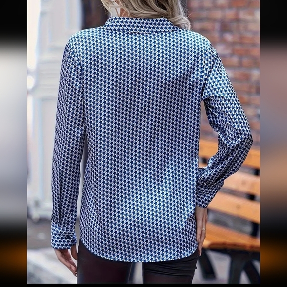 3/$30 Stylish Blue Patterned Women's Top - Picture 2 of 8